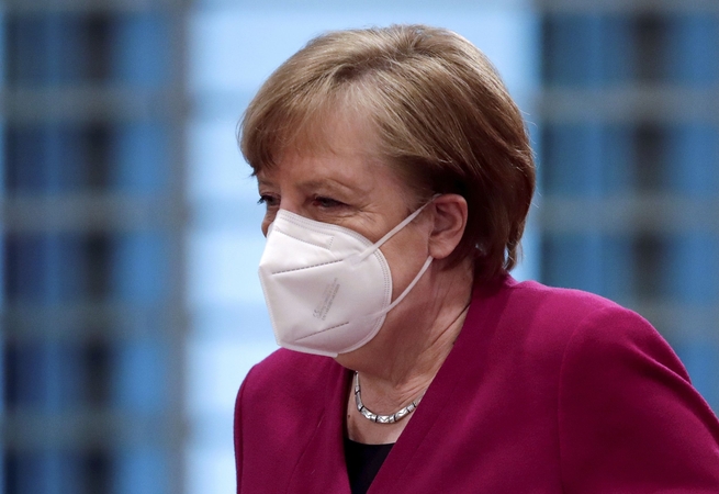A. Merkel ragina griežtinti suvaržymus dėl COVID-19