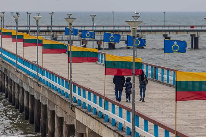 Palanga pasipuošė vėliavomis: minima spalvinga sukaktis