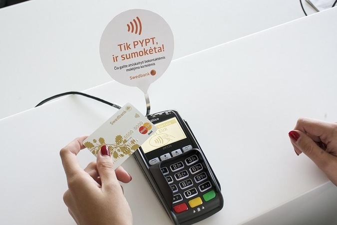 „Swedbank“: pandemijai tęsiantis, bekontakčių atsiskaitymų dalis rugsėjį išaugo 40 proc.