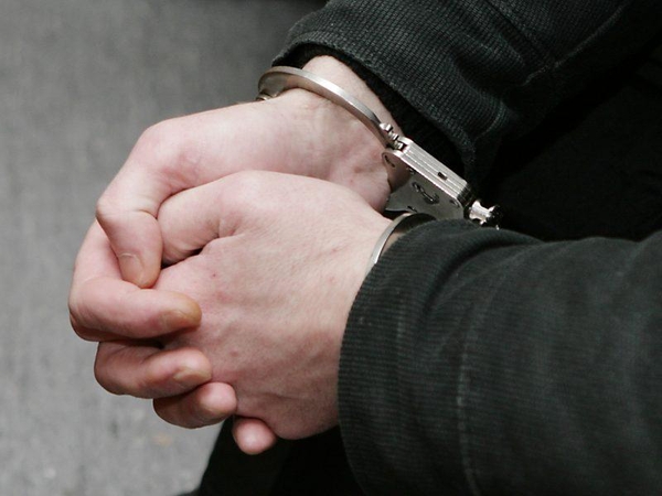 Neblaivaus vyro šou Raseiniuose: suplėšė policininko striukę, sužeidė pareigūnę