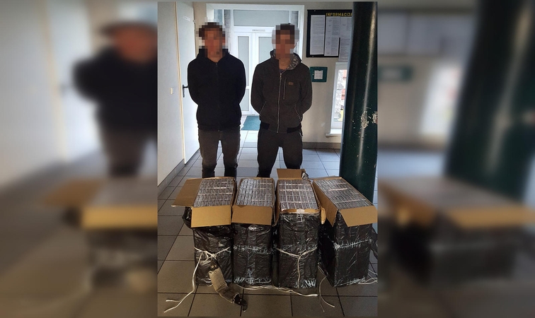 Padvarionių užkardos pasieniečiams įkliuvo du cigarečių nešikai
