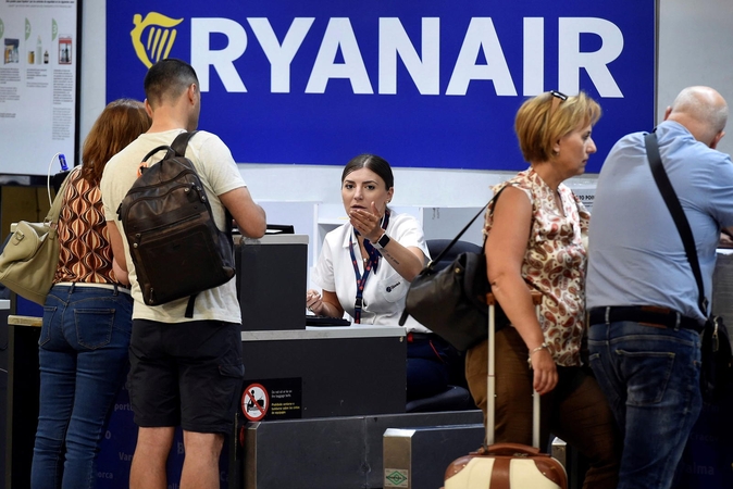 „Ryanair“ streikas verčia atšaukti skrydžius visoje Europoje