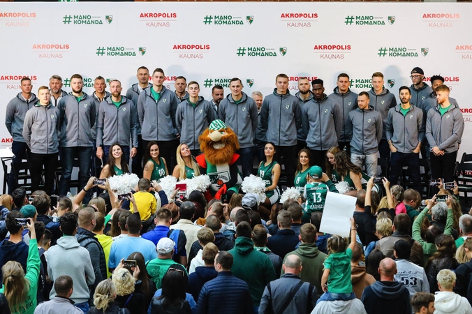 Naujokus pristatęs "Žalgiris" atidavė duoklę sirgaliams