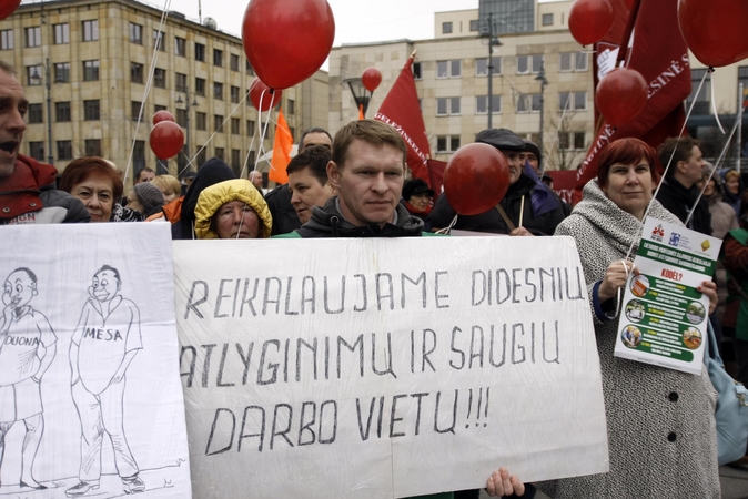 Profsąjungos ragina Vyriausybę greičiau priimti sprendimą dėl minimalios algos