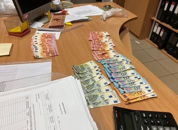 Prekyba internetu apkarto: vadovas negalėjo paaiškinti, kur padėjo 328 tūkst. eurų