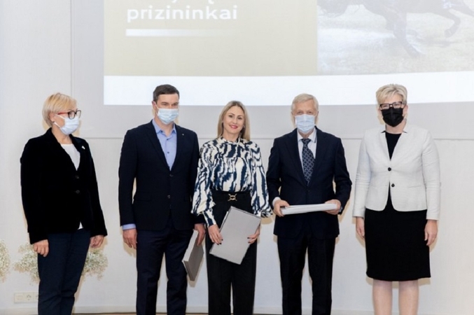 Švietimo, mokslo ir mokslo ministerijoje pagerbti aukščiausius apdovanojimus iškovoję sportininkai