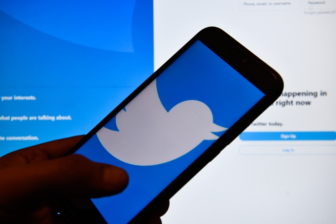 Įsilaužėliai įsibrovė į virtinės garsių žmonių ir kompanijų „Twitter“ paskyras