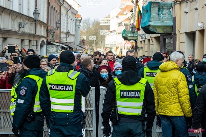 Dviem asmenims – po protokolą: vienas atsisakė pateikti dokumentus, kitas šlapinosi prie Katedros