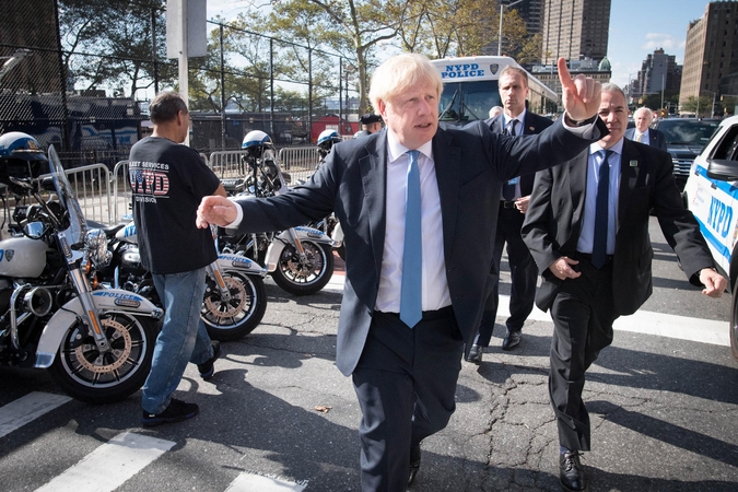 Britų premjeras vėl ragina šaukti pirmalaikius rinkimus