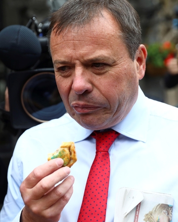 Nutrauktas tyrimas dėl „Brexit“ kampanijos donoro: dėl nusikaltimų įrodymų nėra