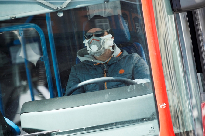 Latvijoje sugrįžusiems iš užsienio asmenims uždrausta naudotis viešuoju transportu