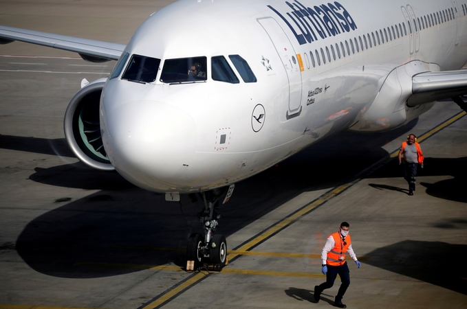Pandemijos sukrėsta „Lufthansa“ atleis net 22 tūkst. darbuotojų