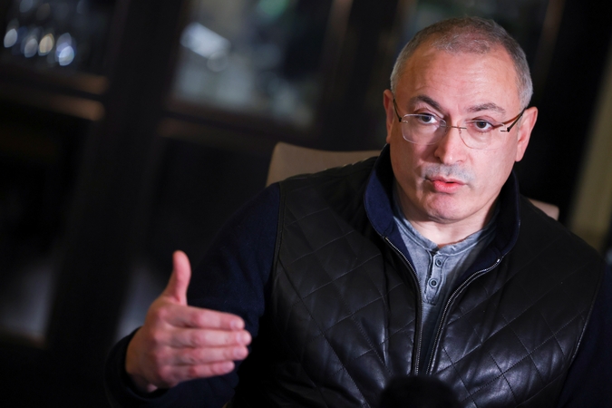 Rusijos policija surengė kratas M. Chodorkovskio remiamų organizacijų būstinėse