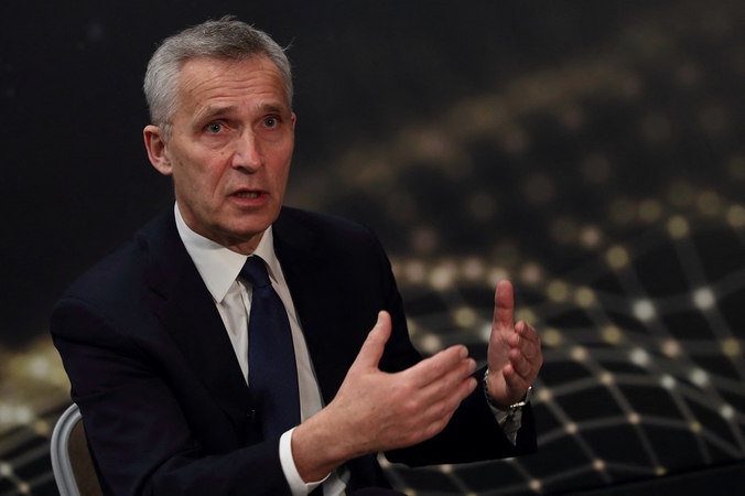 J. Stoltenbergas: Ukraina neturi tapti „visaverčiu“ NATO karu su Rusija