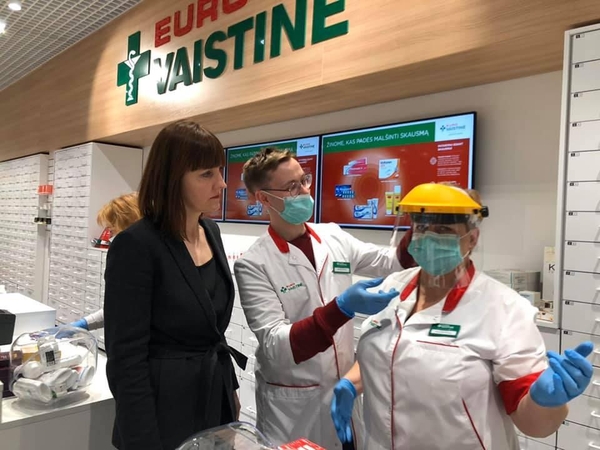 „Eurovaistinės“ pertvarkomos – įrengiamos stiklo pertvaros