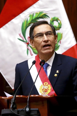 Peru prezidentas siūlo surengti pirmalaikius rinkimus „institucijų krizei“ užbaigti 