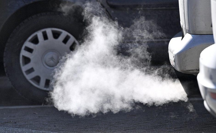 Kiek šalies gyventojų pritartų taršių automobilių apmokestinimui?
