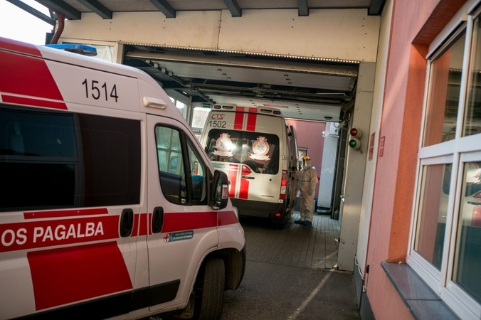 COVID-19 pasiglemžė dar penkiolika gyvybių: viruso aukomis tapo 50–99 metų žmonės