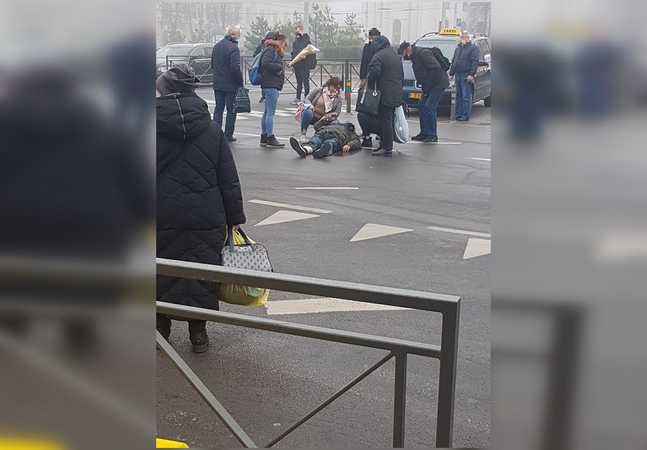 Vilniuje troleibuso partrenktas ir sąmonės netekęs vyras perduotas į medikų rankas