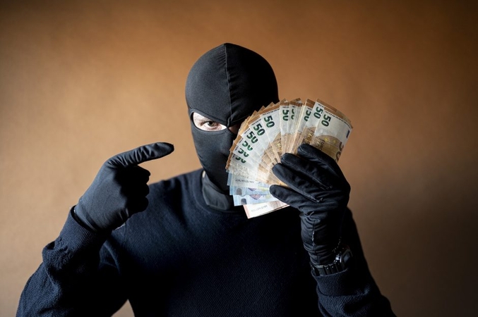 Į Šiaulių policiją kreipėsi senjoras: namuose pasigedo beveik 16,5 tūkst. eurų