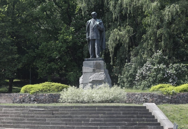 Vilniaus politikai spręs, ar pritarti P. Cvirkos skulptūros nukėlimui