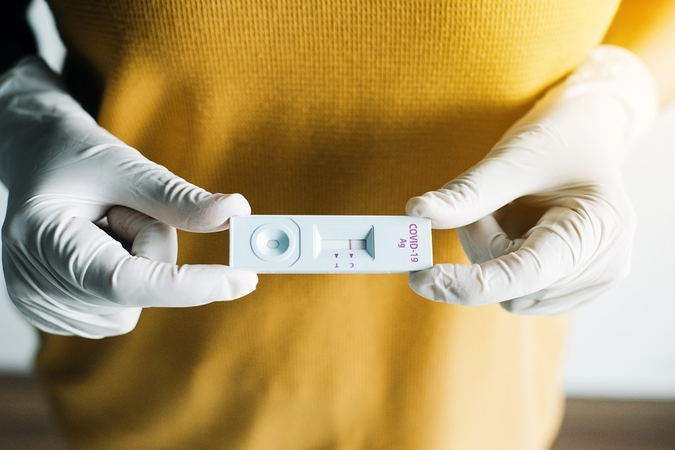 Gyventojai aktyviau testuojasi savarankiškai: testus vaistinėse įsigyjančių skaičius išaugo dvigubai