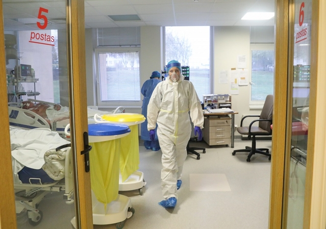 Ligoninėse gydoma 300 COVID-19 pacientų, 39 iš jų – reanimacijoje