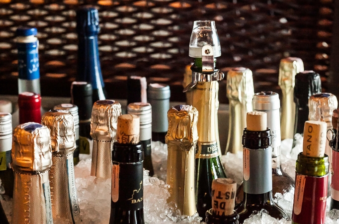 Vyriausybė: savivaldybių tarybos turės daugiau teisių reguliuojant prekybą alkoholiu