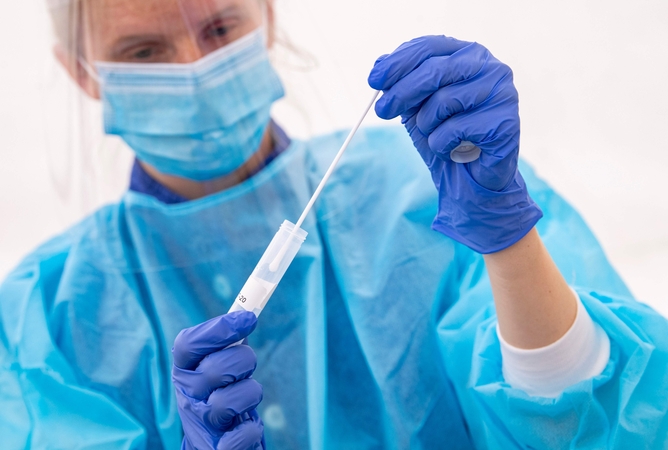 Tarp šešių praėjusią parą nustatytų COVID-19 atvejų – vienas įvežtinis iš Rusijos
