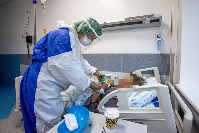 Santaros klinikose gydomi 155 COVID-19 sergantys pacientai, iš jų 31 – reanimacijoje