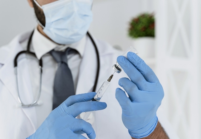 Tarnyba: nepageidaujamos reakcijos į „AstraZeneca“ vakciną beveik nesiskiria nuo kitų vakcinų