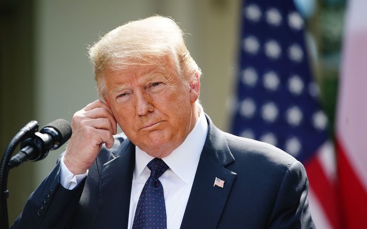 D. Trumpas: virusas išnyks, ekonomika netrukus atsigaus