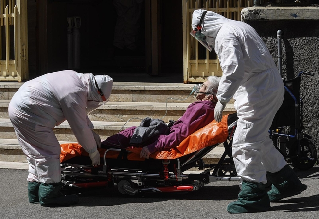 JAV negailestingai plinta koronavirusas: per parą užfiksuotos 1169 naujos mirtys