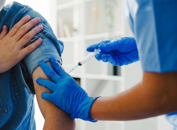 Lietuvoje pasiekta 70 proc. nuo koronaviruso paskiepytų saugusiųjų riba
