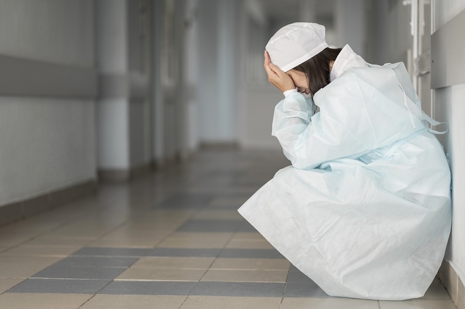 COVID-19 pasiglemžė dar devynias gyvybes: tarp mirusiųjų ir 40–49 metų asmuo