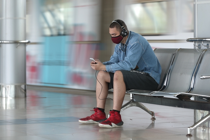 Atkreipkite dėmesį: Lietuvos oro uostuose vėl privalomos veido kaukės