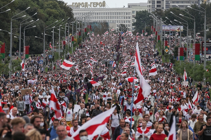 Dešimtys tūkstančių baltarusių protestavo prieš autoritarišką šalies vadovą