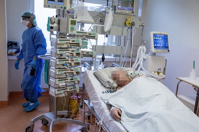 Ligoninėse gydoma per 2,3 tūkst. COVID-19 pacientų, iš jų 184 – reanimacijoje