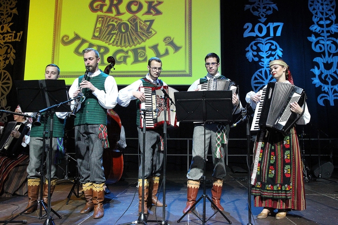 Jaunimas šturmavo varžytuves „Grok, Jurgeli“
