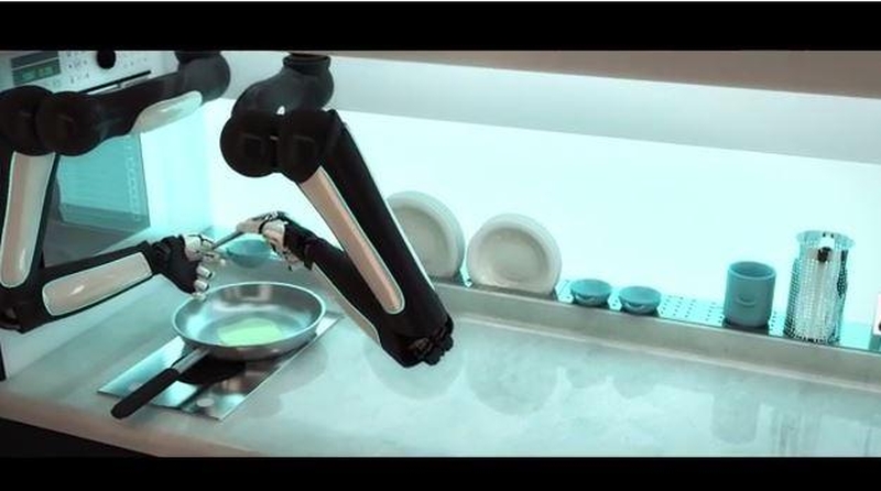 Už poros metų pasirodys 2 tūkst. patiekalų gebantis paruošti robotas