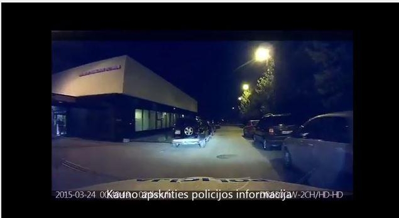 Naktį pasiklydusią moterį į klinikas lydėjo policija