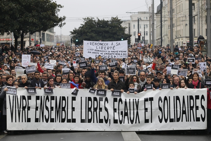 Prancūzijoje per 200 tūkst. žmonių išėjo į gatves protestuoti prieš islamistų atakas