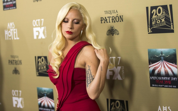 Lady Gaga prisipažino: man patinka žiūrėti į save sekso scenose