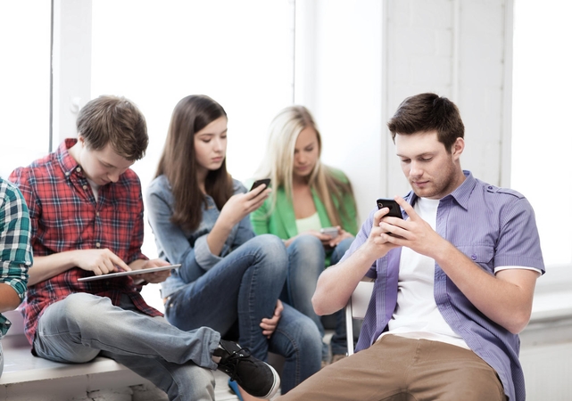 Nuo interneto priklausomi paaugliai tampa virtualios erdvės įkaitais