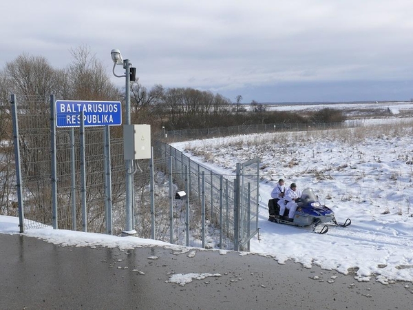Pasieniečius plūdusiam vairuotojui – šūsnis nuobaudų