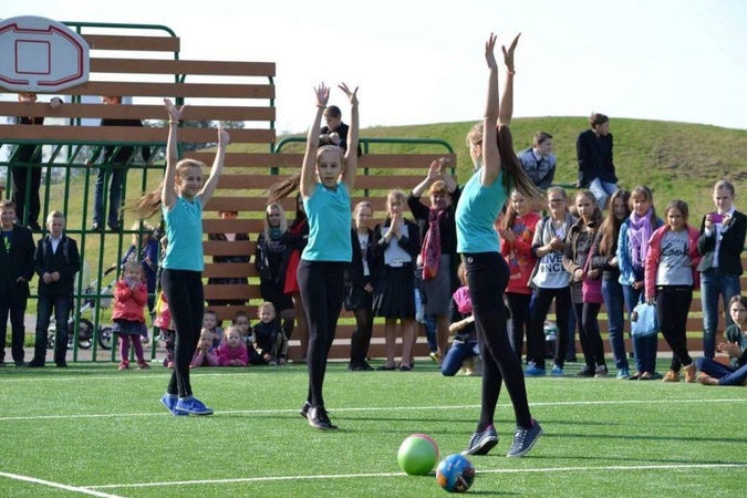 Kaune sėkmingai atnaujinami sovietmečiu įrengti mokyklų sporto aikštynai