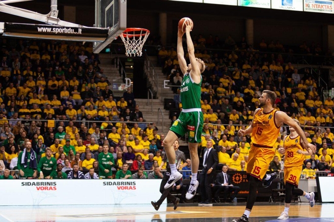 „Žalgiris“ sezoną atidarė triuškinama pergale Šiauliuose