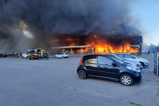 Didysis septynetas smerkia Rusijos smūgį Ukrainos prekybos centrui: tai – barbariškumas 