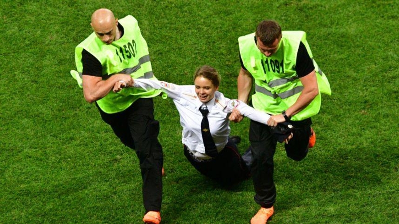 Protestą futbolo stadione surengusioms „Pussy Riot“ narėms – areštas