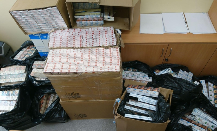 Jonavos pareigūnų laimikis – per 7 tūkst. pakelių kontrabandinių cigarečių